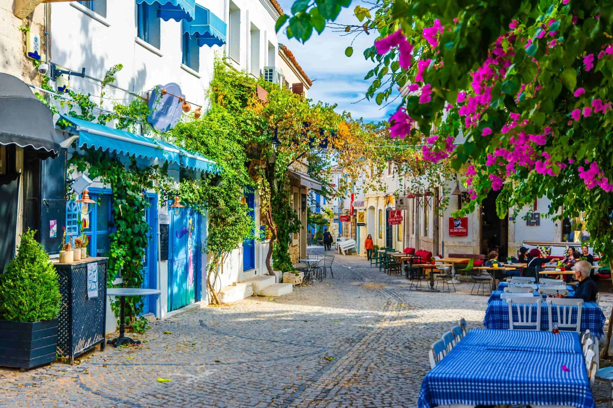 Alaçatı Yel Değirmenleri